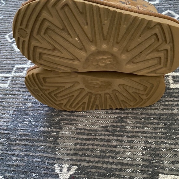 UGG boots children’s size 11 boys girls star print - Picture 5 of 9